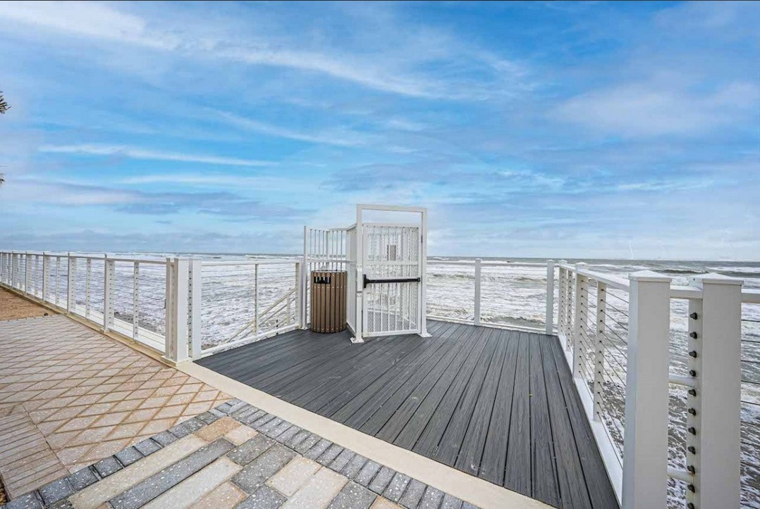 Outdoor Hot Tub on Pool Deck 