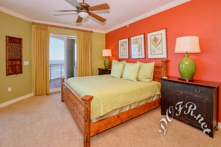 Master Bedroom offers Sumptous King Bed